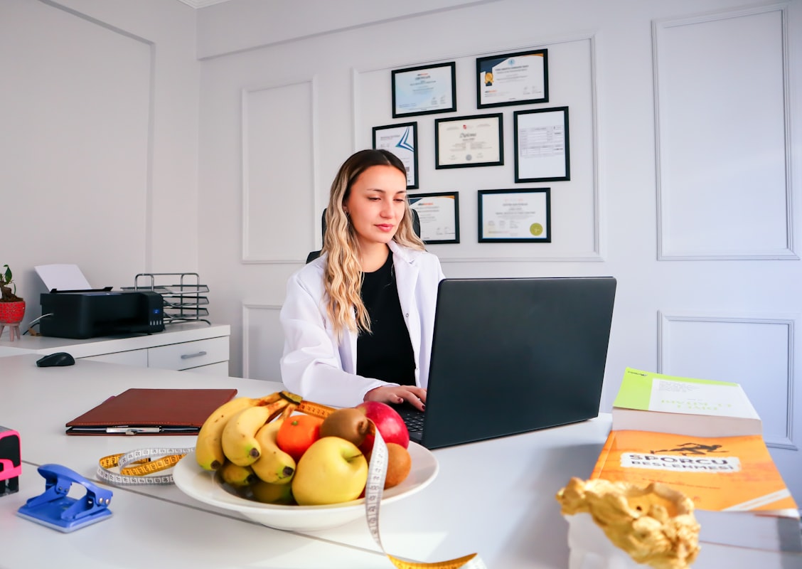 Nutritionist consultation with balanced diet planning